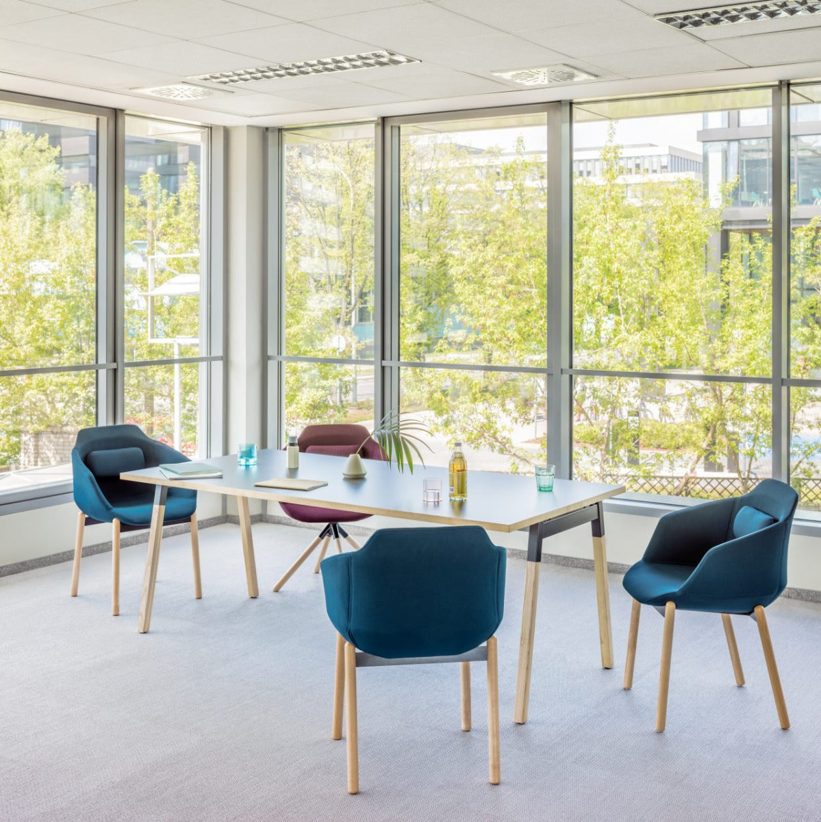 Ogi W Matbord, detalj