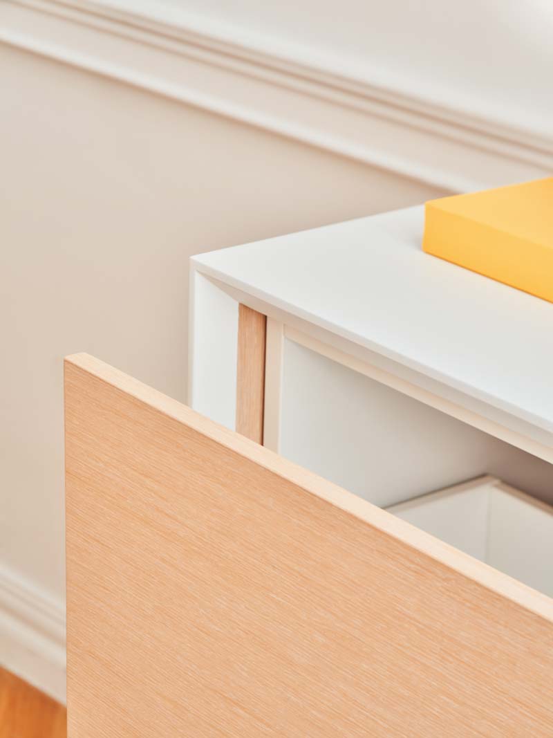 Gravity cabinet