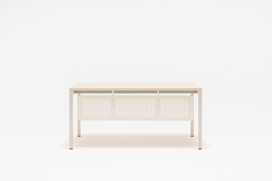 Modesty-panel monterad