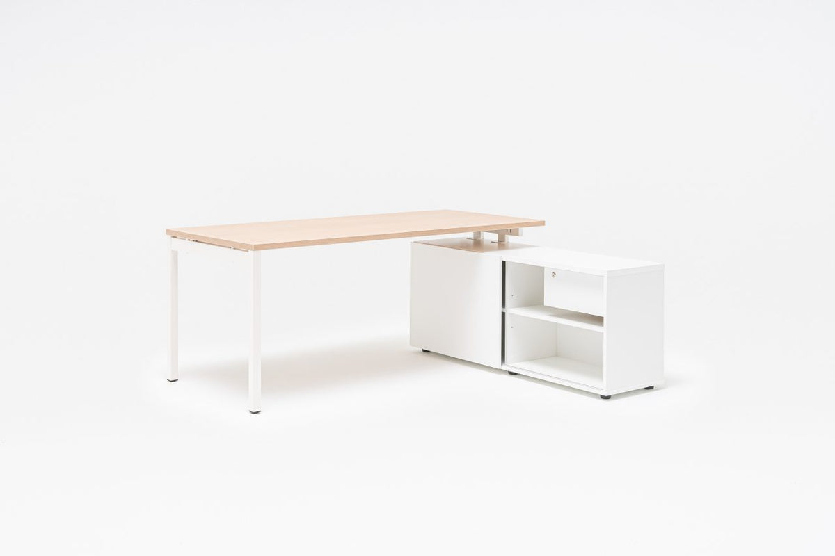Ogi Y skrivbord med chefsskåp