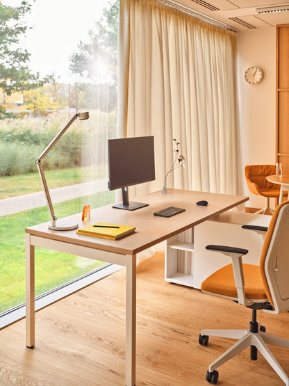 Ogi Y skrivbord med chefsskåp