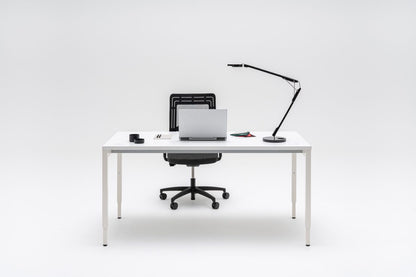 Ogi Y skrivbord, manuellt höj- och sänkbart