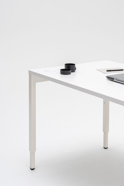 Ogi Y skrivbord, manuellt höj- och sänkbart